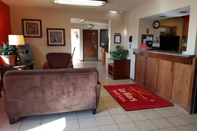 Photo 5 - Le Mars Inn & Suites