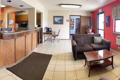 Photo 2 - Le Mars Inn & Suites