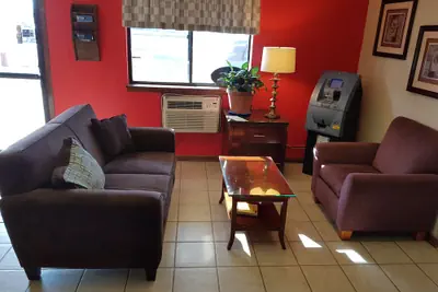 Photo 4 - Le Mars Inn & Suites