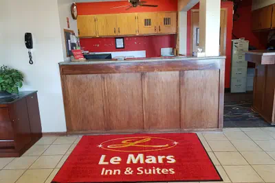 Photo 3 - Le Mars Inn & Suites