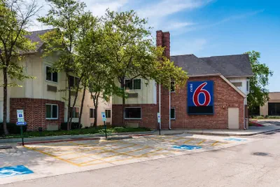 Photo 2 - Motel 6 Arlington Heights, IL - Chicago North Central