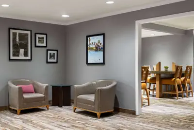 Photo 3 - La Quinta Inn & Suites by Wyndham Chicago Tinley Park