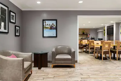 Photo 4 - La Quinta Inn & Suites by Wyndham Chicago Tinley Park