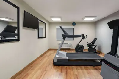 Photo 2 - La Quinta Inn & Suites by Wyndham Chicago Tinley Park