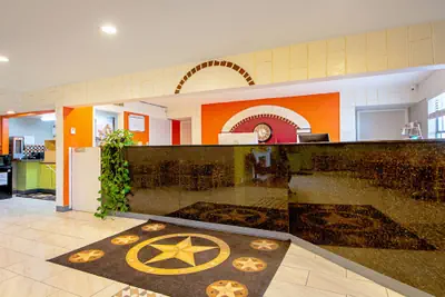 Photo 2 - Economy Inn & Suites