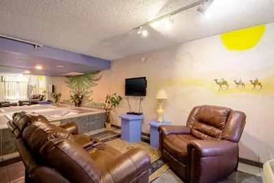 Photo 4 - Economy Inn & Suites