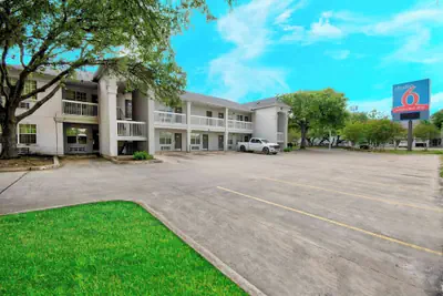 Photo 2 - Studio 6 Extended Stay - San Antonio, TX - Medical Center