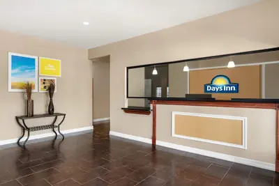 Photo 4 - Days Inn by Wyndham San Antonio Near Fiesta Park