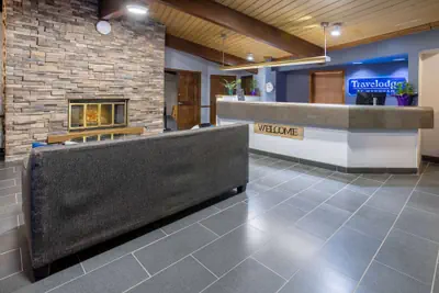 Photo 2 - Travelodge by Wyndham Appleton