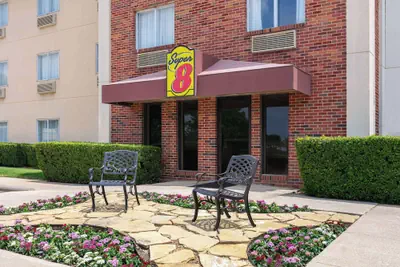 Photo 2 - Super 8 by Wyndham Grapevine/DFW Airport Northwest