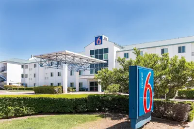 Photo 2 - Motel 6 Irving, TX - DFW Airport North