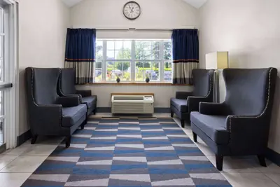 Photo 3 - Microtel Inn by Wyndham Raleigh Durham Airport
