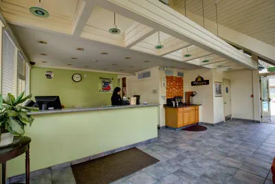 Photo 2 - Good Nite Inn - Redwood City