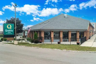 Photo 2 - Quality Inn Grand Blanc - Flint South