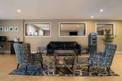Photo 3 - Quality Inn Grand Blanc - Flint South