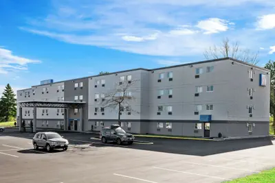 Photo 2 - Motel 6 Portland, ME