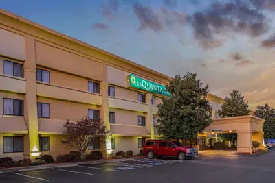 Photo 2 - La Quinta Inn & Suites by Wyndham N Little Rock-McCain Mall