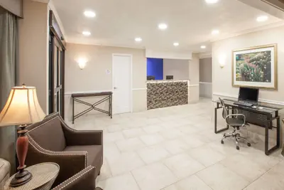 Photo 3 - Baymont by Wyndham Texarkana