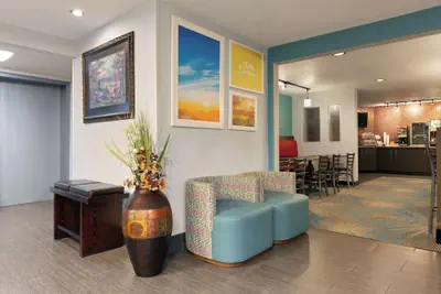 Photo 5 - Days Inn by Wyndham Fort Smith