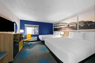 Photo 2 - Days Inn by Wyndham Fort Smith