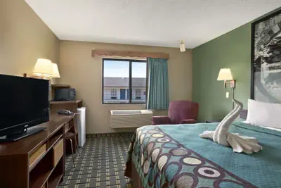 Photo 5 - Super 8 by Wyndham Russellville