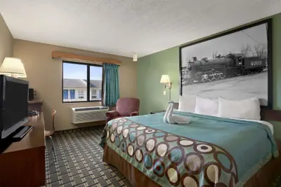 Photo 3 - Super 8 by Wyndham Russellville