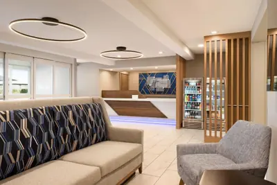 Photo 3 - Holiday Inn Express Bowling Green by IHG