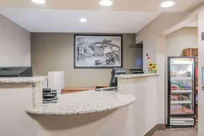 Photo 4 - Super 8 by Wyndham Boise