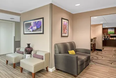 Photo 4 - La Quinta Inn & Suites by Wyndham Baton Rouge Siegen Lane