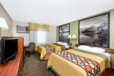 Photo 2 - Super 8 by Wyndham Fairmont