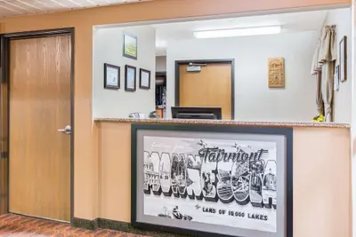 Photo 3 - Super 8 by Wyndham Fairmont