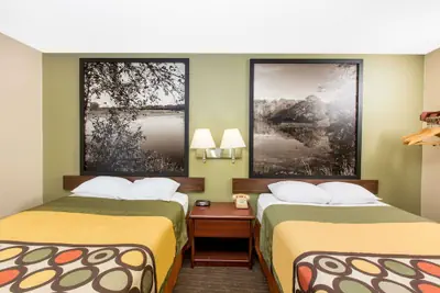 Photo 4 - Super 8 by Wyndham Fairmont