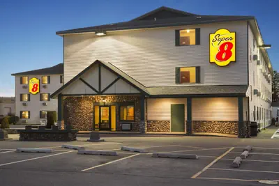 Photo 2 - Super 8 by Wyndham Coeur d'Alene
