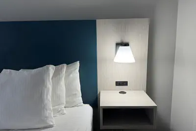 Photo 3 - La Quinta Inn by Wyndham Auburn Worcester