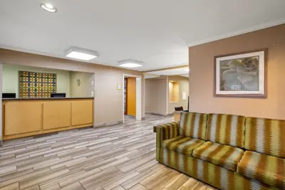 Photo 3 - La Quinta Inn by Wyndham Auburn Worcester