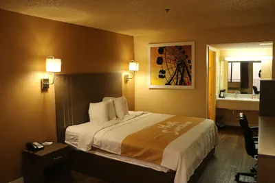 Photo 5 - Days Inn by Wyndham Fresno South