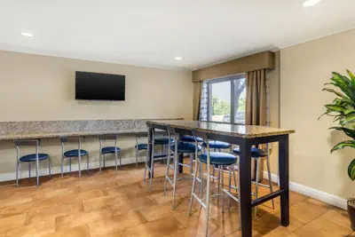 Photo 4 - Best Western Plus Pleasanton Inn