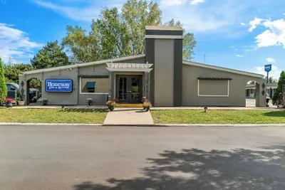Photo 2 - Rodeway Inn & Suites Saginaw I-675