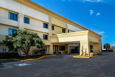 Photo 2 - Baymont by Wyndham Meridian