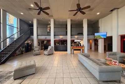 Photo 3 - Mariposa Hotel