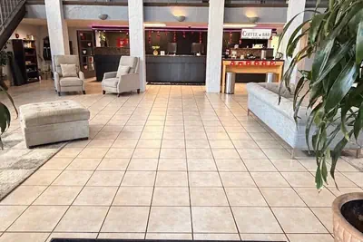 Photo 2 - Mariposa Hotel