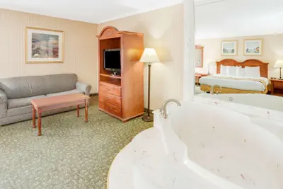 Photo 2 - Kalamazoo Hotel