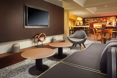 Photo 3 - Courtyard by Marriott Indianapolis at the Capitol