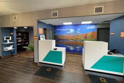 Photo 3 - La Quinta Inn & Suites by Wyndham Fayetteville I-95
