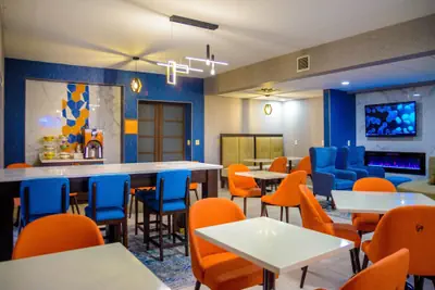 Photo 5 - La Quinta Inn & Suites by Wyndham Fayetteville I-95