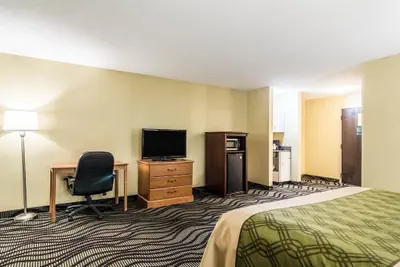Photo 5 - Econo Lodge Darien