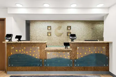 Photo 3 - Comfort Inn Schereville