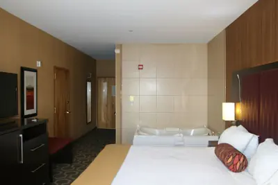 Photo 5 - Holiday Inn Express and Suites Vineland Millville by IHG