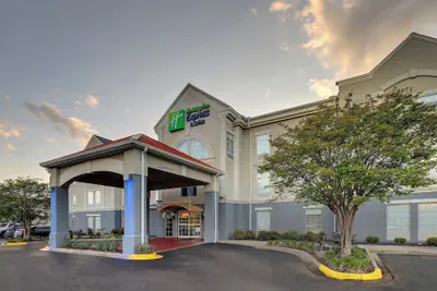 Photo 2 - Holiday Inn Express & Suites Orangeburg by IHG