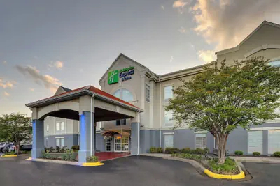 Photo 2 - Holiday Inn Express & Suites Orangeburg by IHG